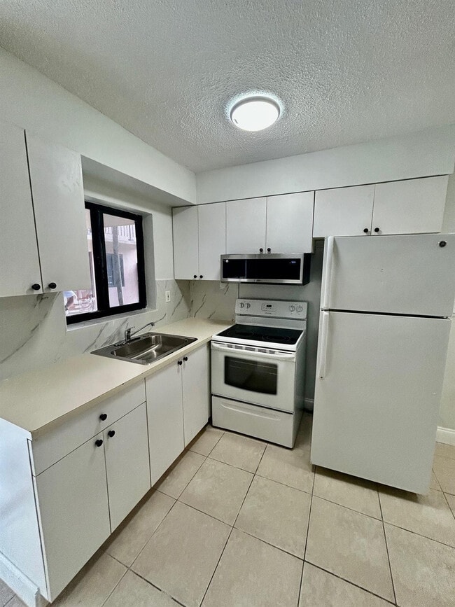 Photo - 2545 Taft St Unit 109