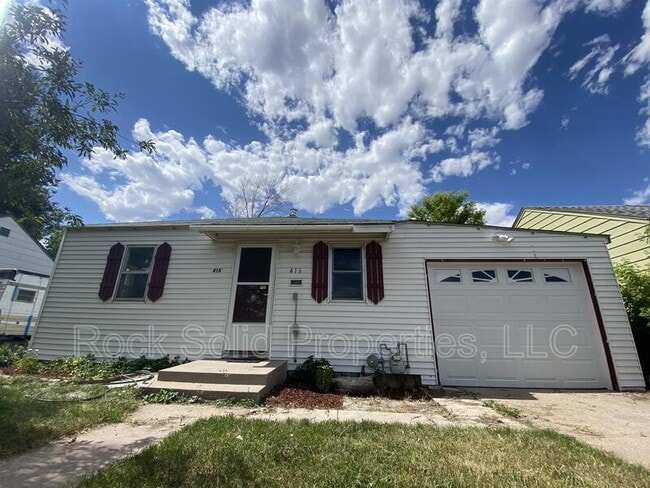 Building Photo - 416 E 3rd St