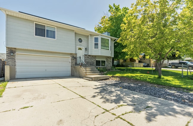 Building Photo - 5491 W Saguaro Dr