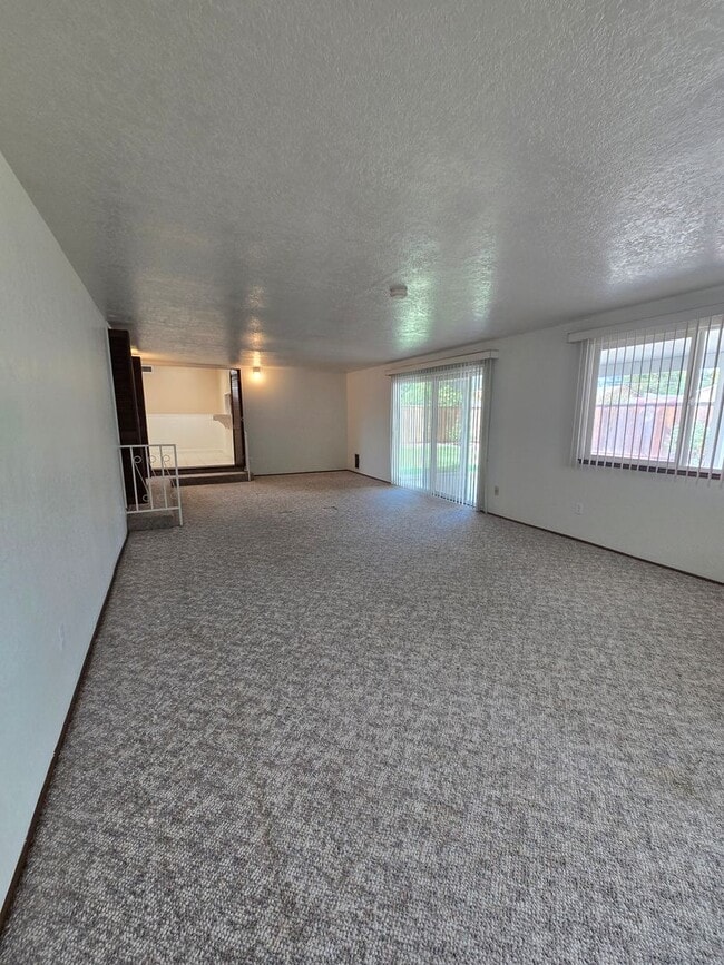 Photo - **** MOVE IN SPECIAL- 1/2 OFF FIRST MONTH ...