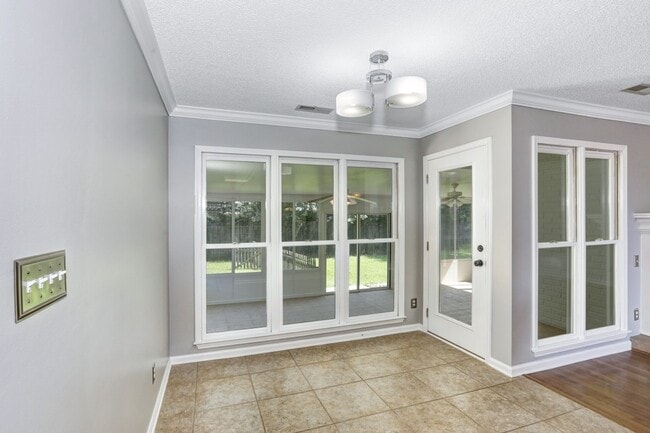 Photo - 3/2 With Sun-Room and Large Backyard!