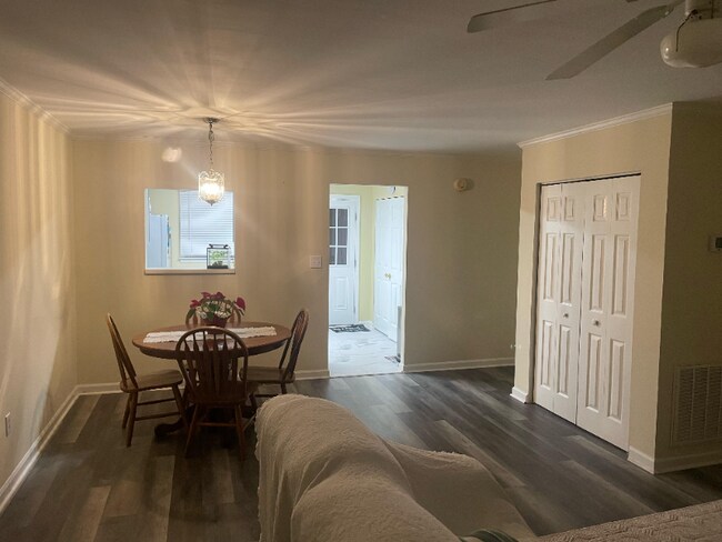 Photo - 623 Whitehall Rd Unidad B