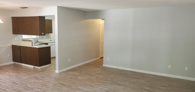 Photo - 2750 Ave M NW