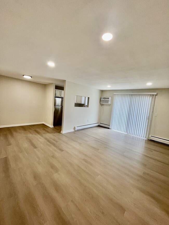 1 Bedroom - Livingroom - Fernwood Apartments