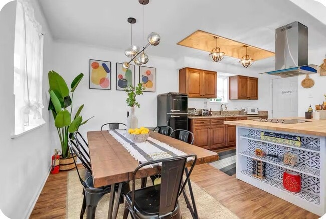 Photo - 5755 Cartagena St