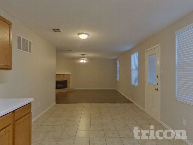 Photo - 960 Stone Chapel Way