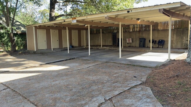 Photo - 3 Bed Beauty in Belhaven-FURNISHED Unit Apartment A