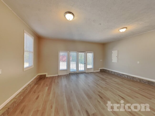 Photo - 1918 Cross Creek Dr