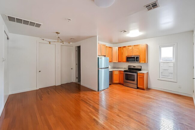 Building Photo - 195 Webster Ave Unit 3