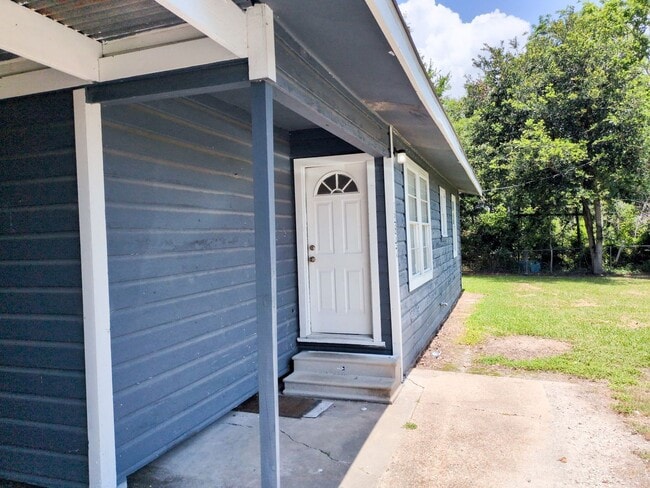 Building Photo - 12843-12849 Hamshire Rd Unit 12847 Hamshire Rd-RTR 06/15/26