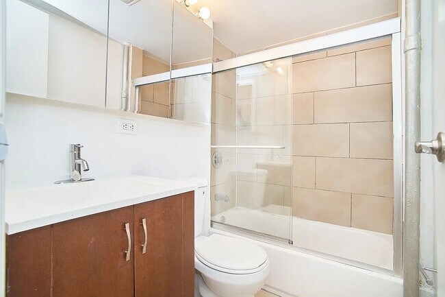 Photo - 235 E 14th St Unit B1