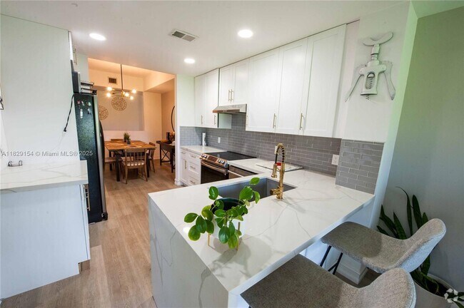 Building Photo - 16301 Malibu Dr Rental