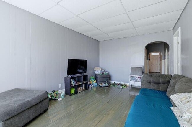 Photo - 8412 S Manistee Ave Unit Apt 2