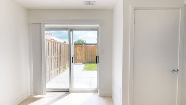 Photo - Brant Street