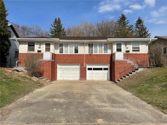 Exterior (left unit) - 3827 Johnson St NE House