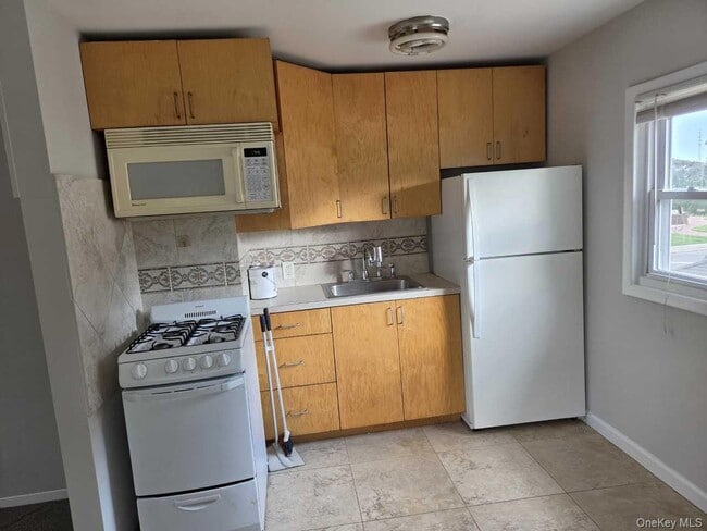 140 N Forest Ave Unit 2nd Floor