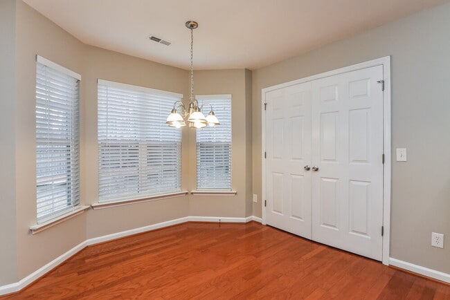 Photo - 504 Pyracantha Dr