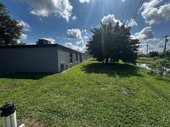 1151 S Loop Blvd