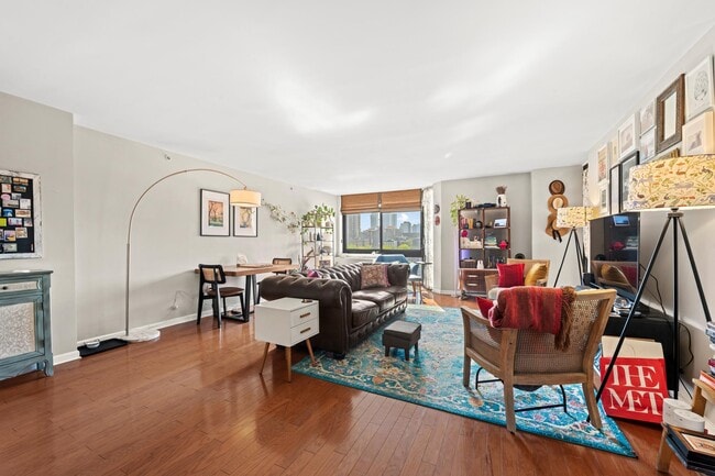 Building Photo - 700 Grove St Unit 9D