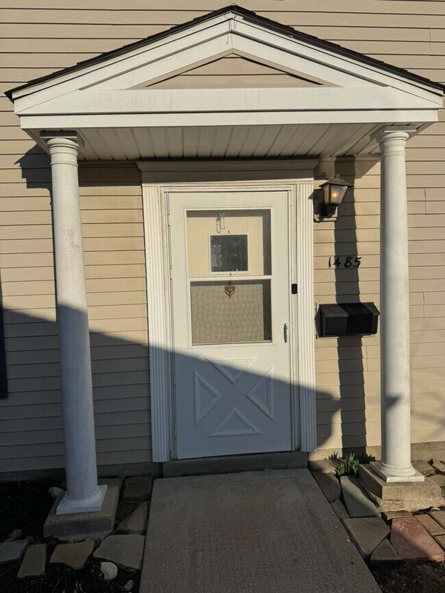 Photo - 1485 Quaker Ln