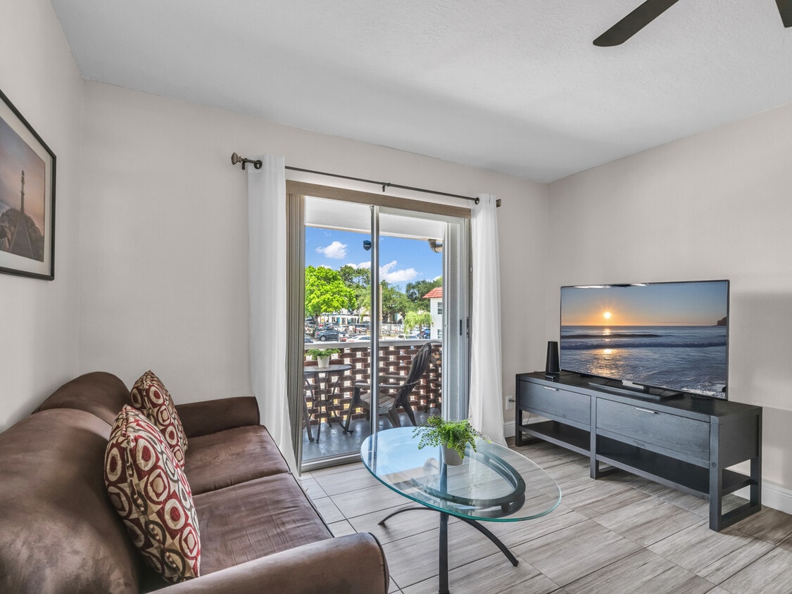 Photo - 22 SE 3rd Ter (Dania Beach, FL)