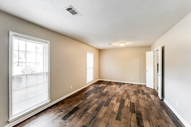 Photo - 3928 Croydon Rd