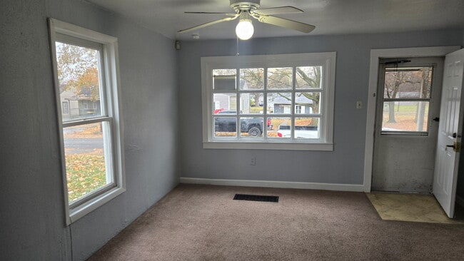 Photo - 415 E 35th St