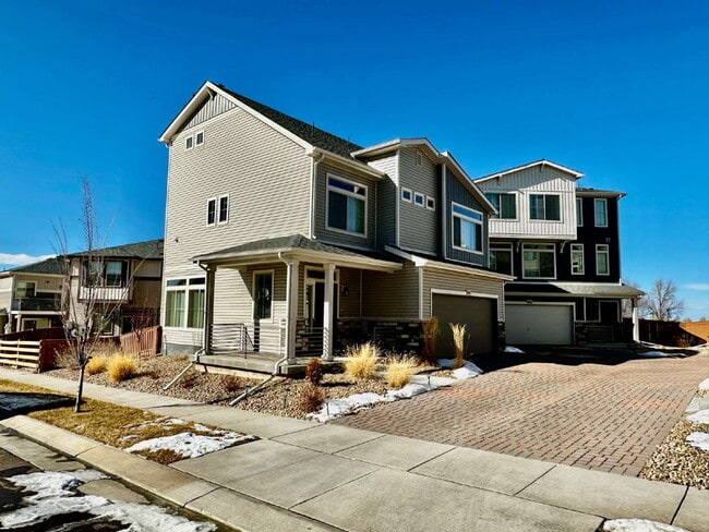 Photo - "Charming and spacious 3-Bed Sanctuary with 2.5 Baths the Reunion Community in Commerce City!"