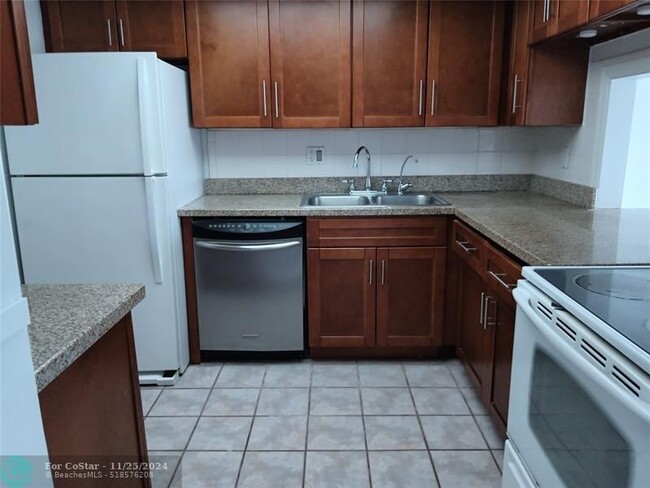 Photo - 899 SE 2nd Ave Condo Unit 114