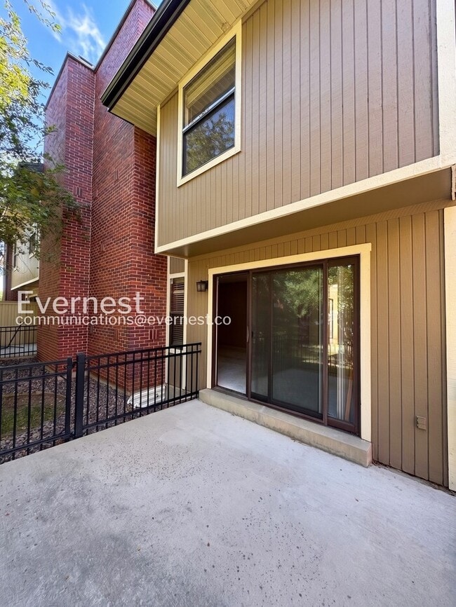 Photo - 194 S Holman Way