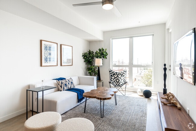 1BR, 1BA - 697 Square Feet