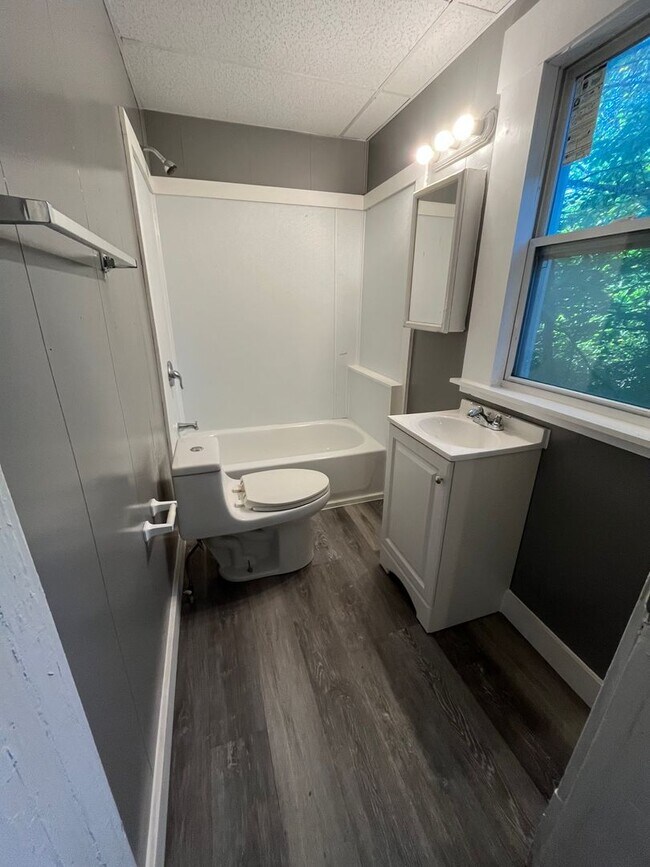 Photo - 7915 Linwood Ave Unit #1