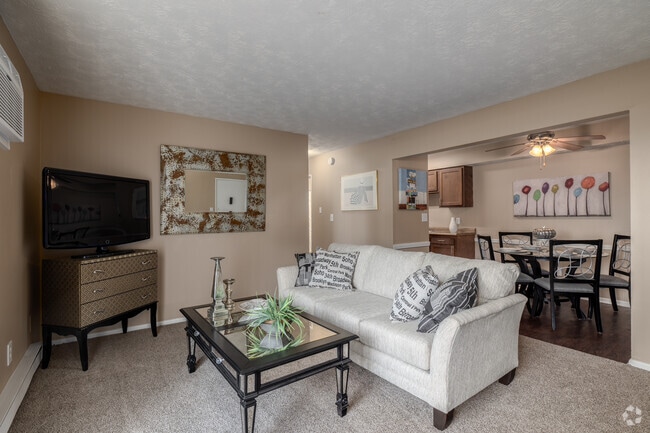 1BD, 1BA - 600SF - Living Room - Hillbrook Apartments