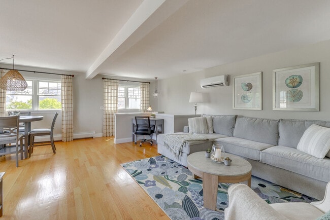 47 Cosey Beach Ave Unit SI ID1626433P