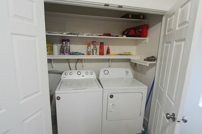 Building Photo - SGW29 - 360 N. #35 Unit 1