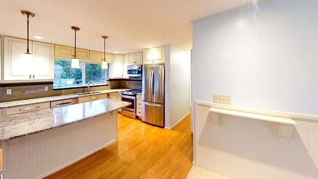 Photo - Beautiful Home with 4 Bedrooms and 2 Bathrooms Available in September!