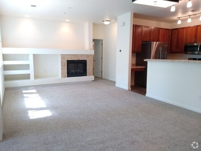 Building Photo - Beautiful and Spacious 3 Bedroom 2 Bath To... Unit 202 Rental