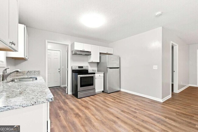 715 W Creek Cir
