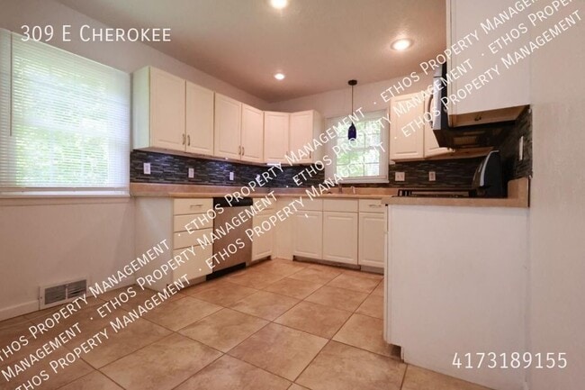 Photo - 309 E Cherokee St