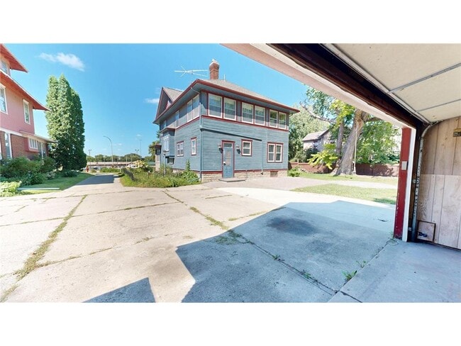 Building Photo - 216 Litchfield Ave SE Rental