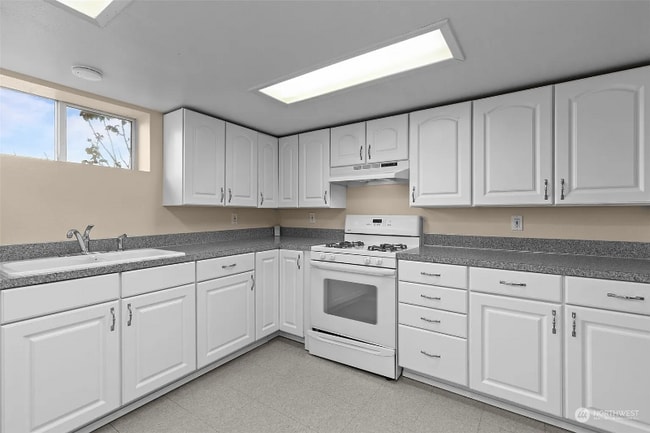 Photo - 2504 Bridgeport Way W Unit B