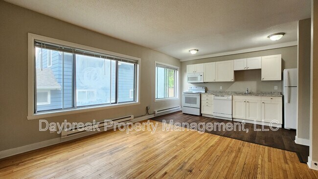 Photo - 1258 10th St N