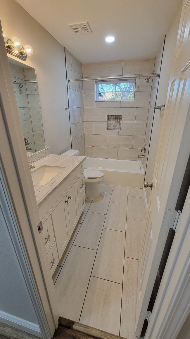 Photo - 305 E Foley St