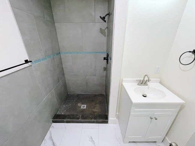 Photo - 527 Taylor Ave Unit 527 W Taylor Ave. - #2