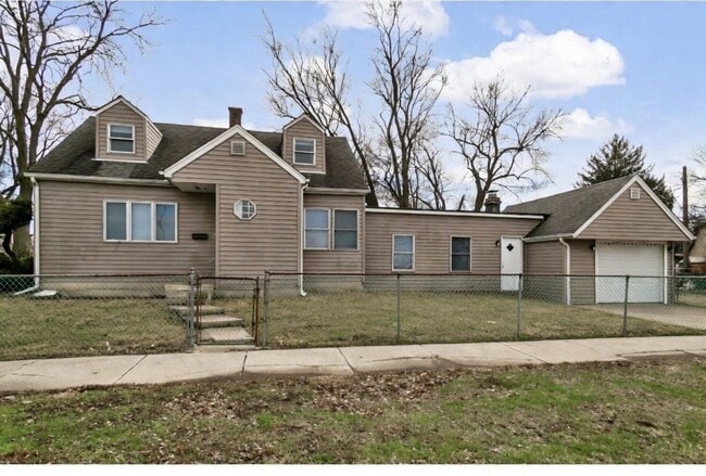 Photo - 14500 Sawyer Ave