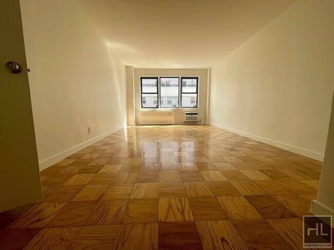 Photo - EAST 36 STREET Unidad 11H