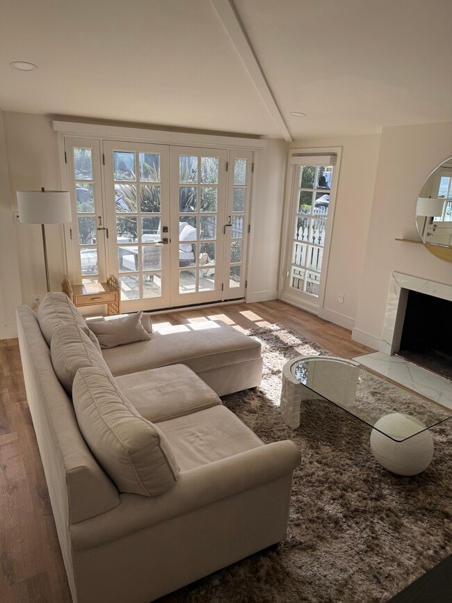 Photo - 511 Poinsettia Ave