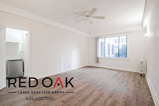 Building Photo - 630 S Kenmore Ave Unit 204