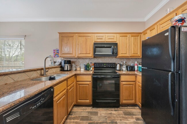 Photo - 1001 Krenek Tap Rd