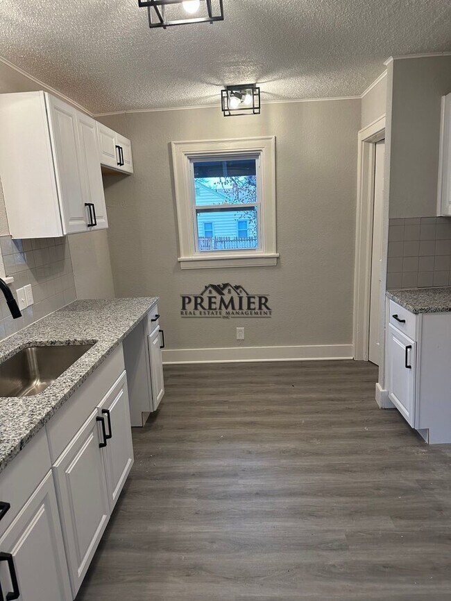 Photo - 1702 E 72nd St